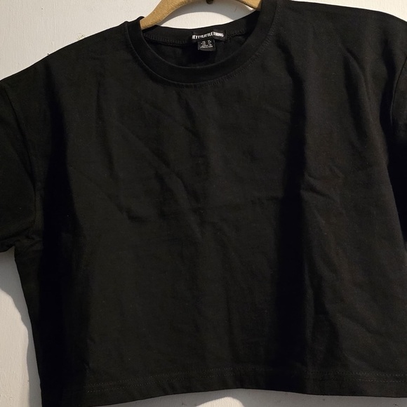 PrettyLittleThing Black Short Sleeve Crop Top - Picture 7 of 13